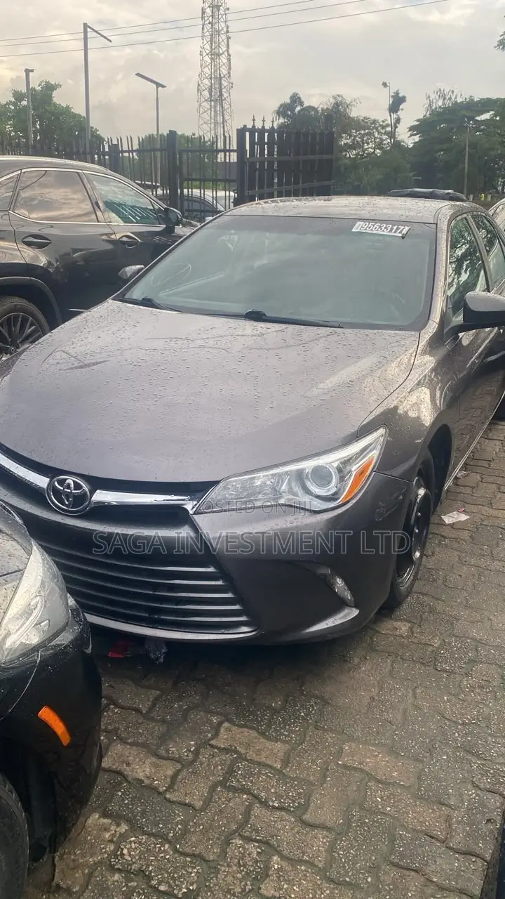 Toyota Camry LE 4dr Sedan (2.5L 4cyl 6A) 2017 Beige