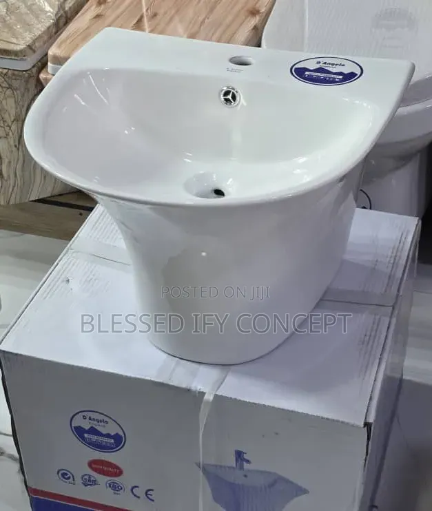 Quality Wall Hung Wash Hand Basin, White Color