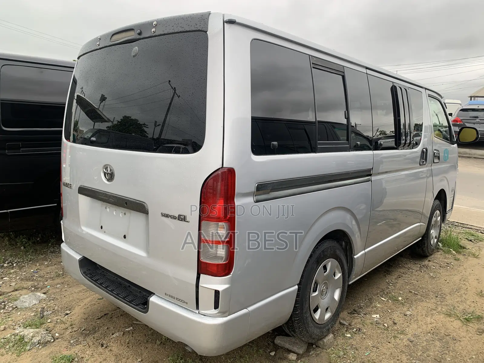 Toyota HiAce 2010 Silver