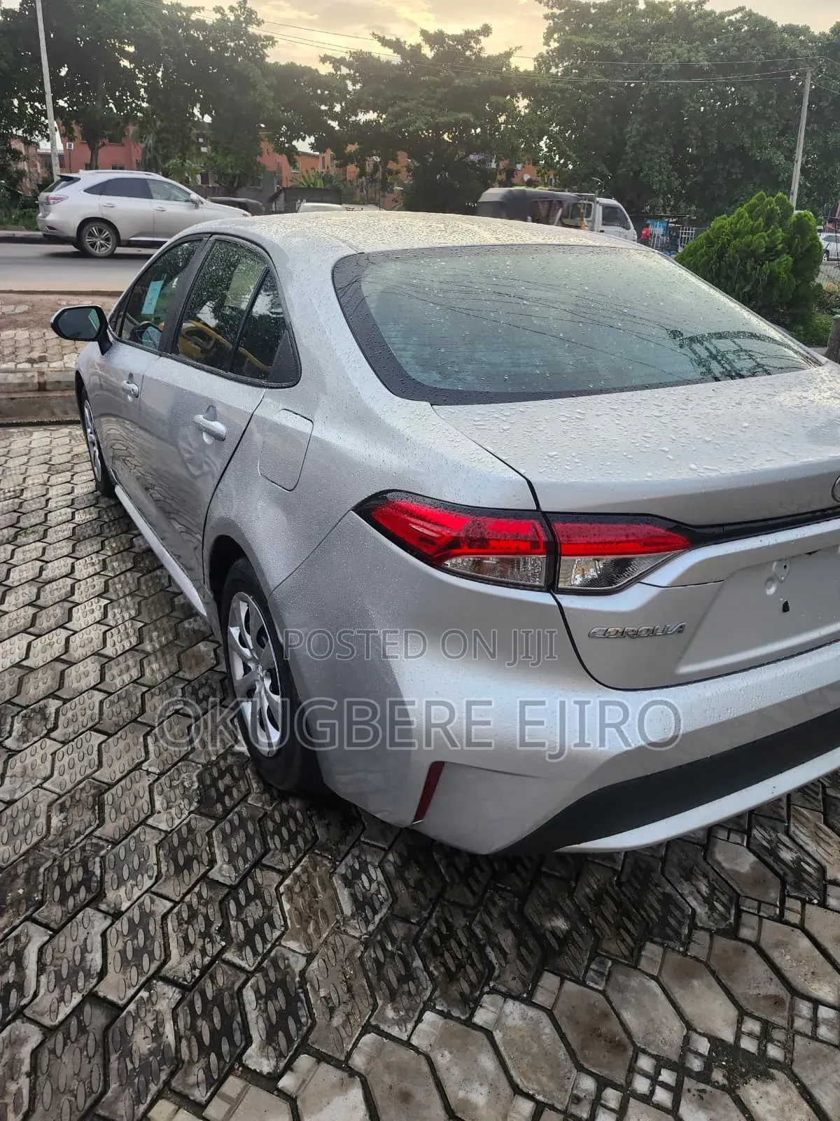 Toyota Corolla LE 2021 Silver