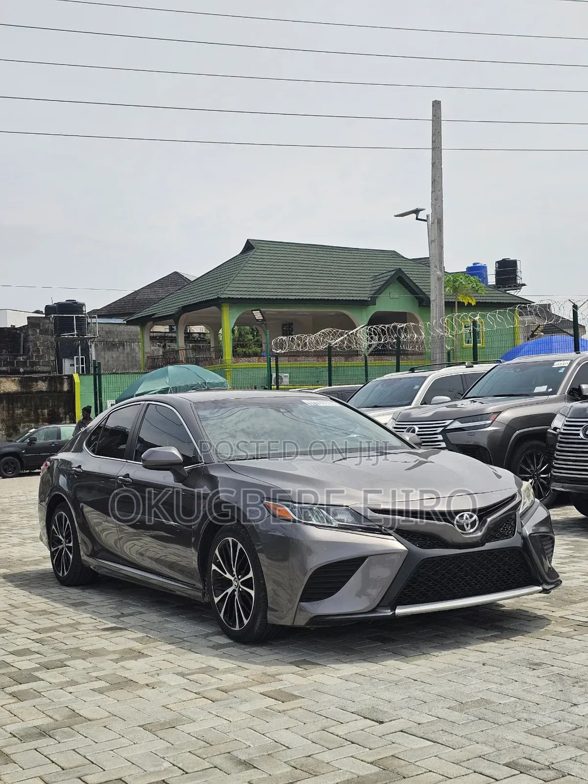 Toyota Camry SE FWD 2020 Gray