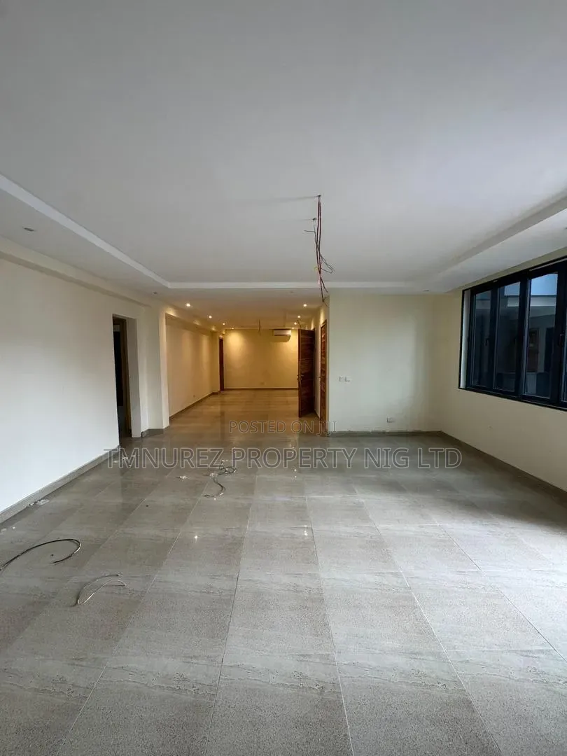 3bdrm Apartment in Lekki Phase 1 for rent