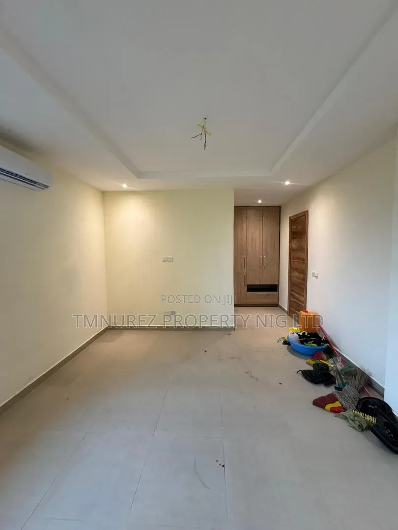 3bdrm Apartment in Lekki Phase 1 for rent
