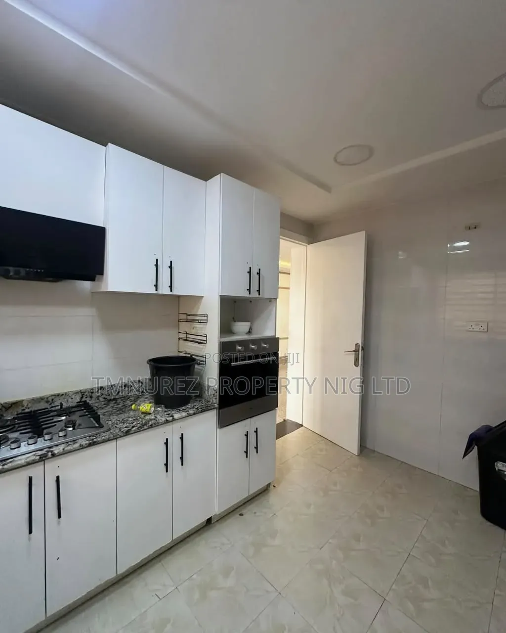 4bdrm Maisonette in Lekki Phase 1 for rent