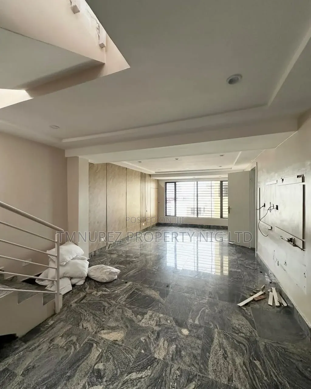 4bdrm Maisonette in Lekki Phase 1 for rent
