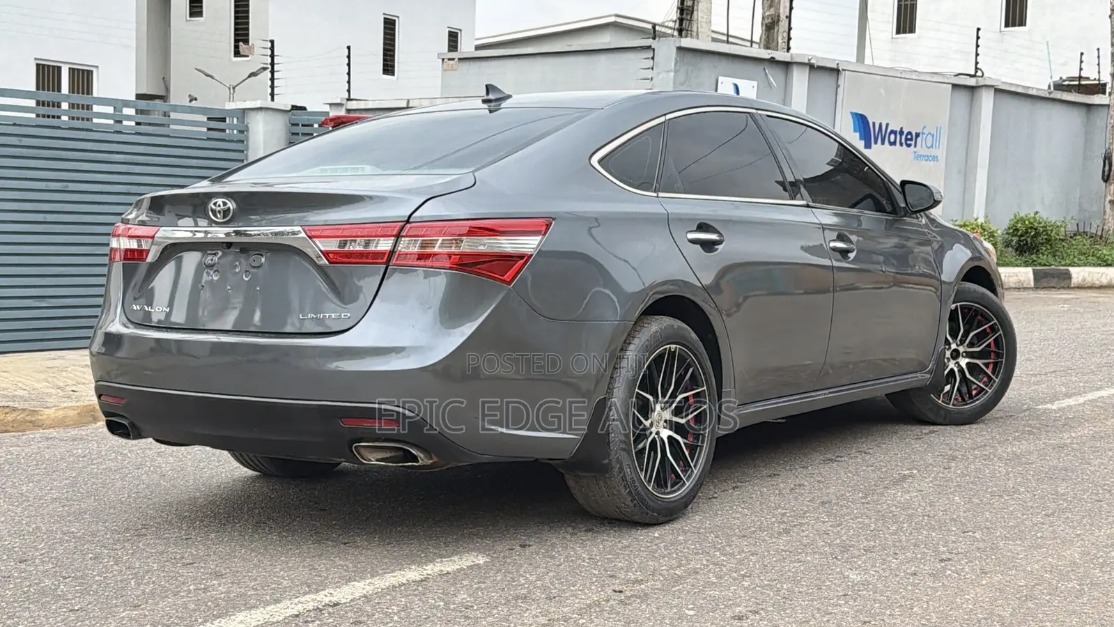 Toyota Avalon Limited 4dr Sedan (3.5L 6cyl 6A) 2014 Gray