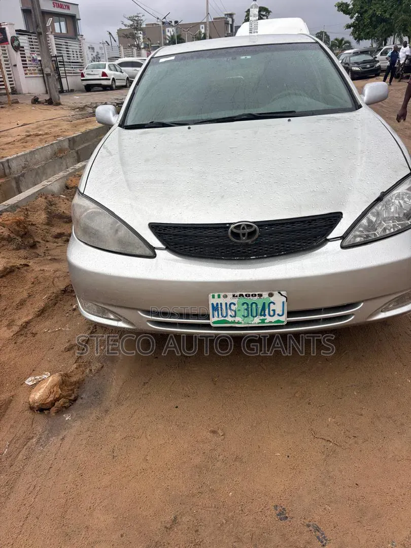 Toyota Camry 2004 Gold