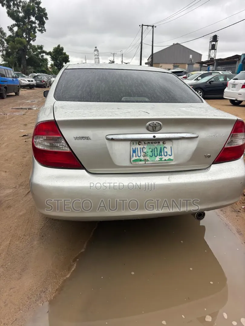 Toyota Camry 2004 Gold