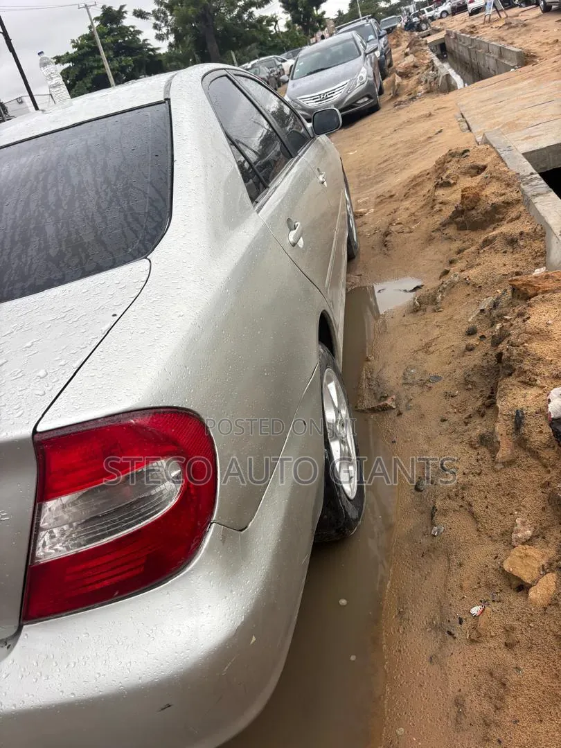 Toyota Camry 2004 Gold