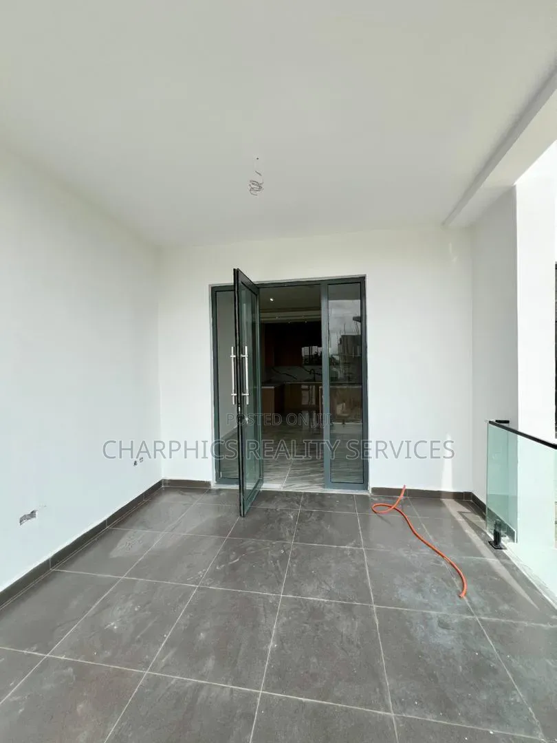 2bdrm Apartment in Osapa london for sale