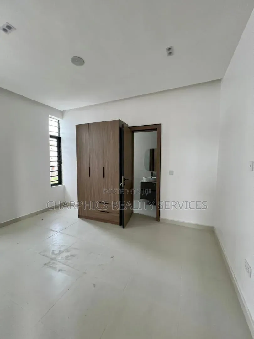2bdrm Apartment in Osapa london for sale