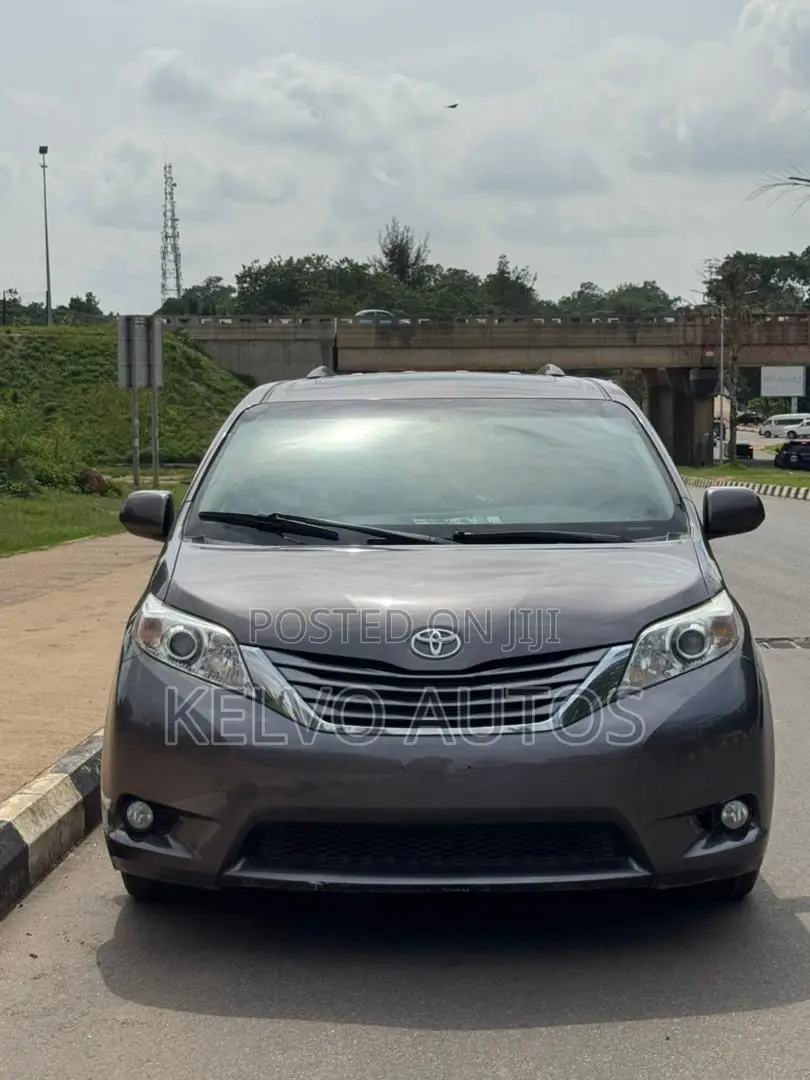 Toyota Sienna 2015 Maroon