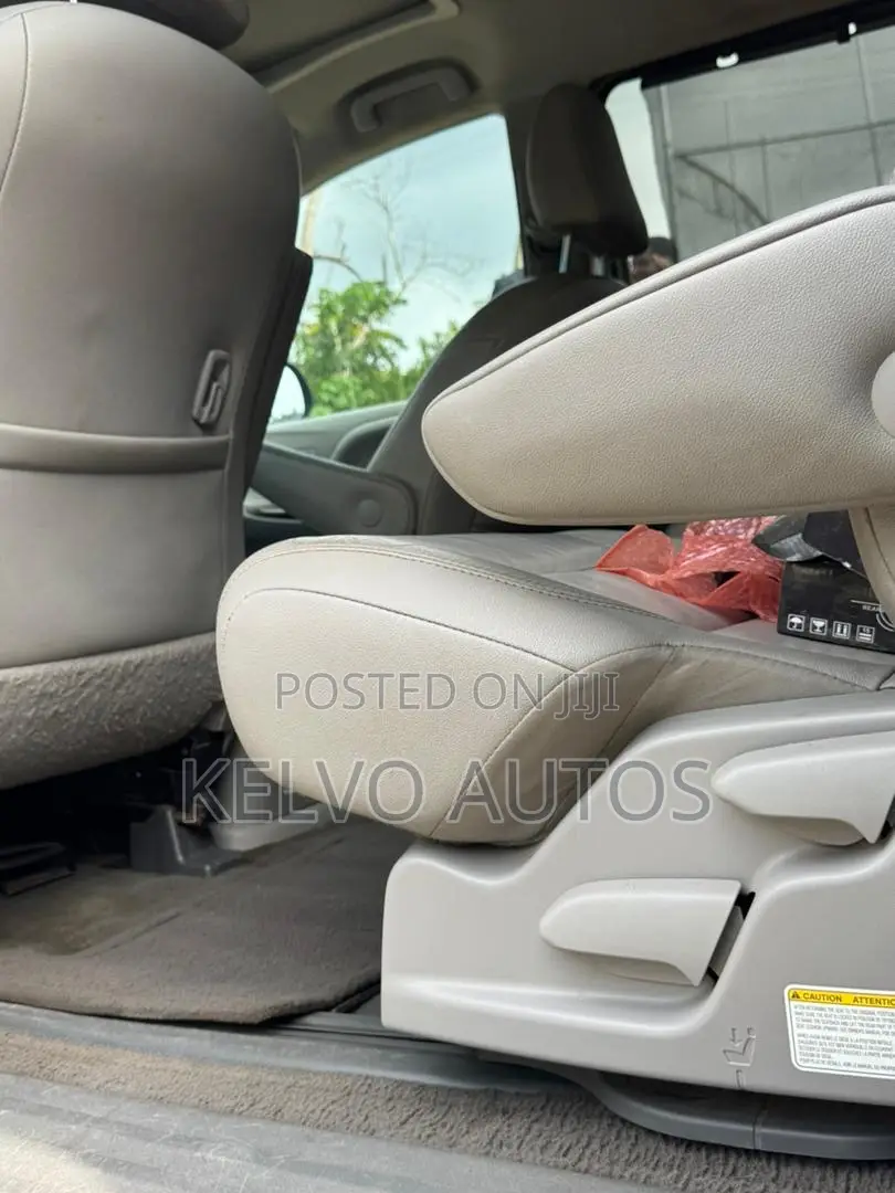 Toyota Sienna 2015 Maroon