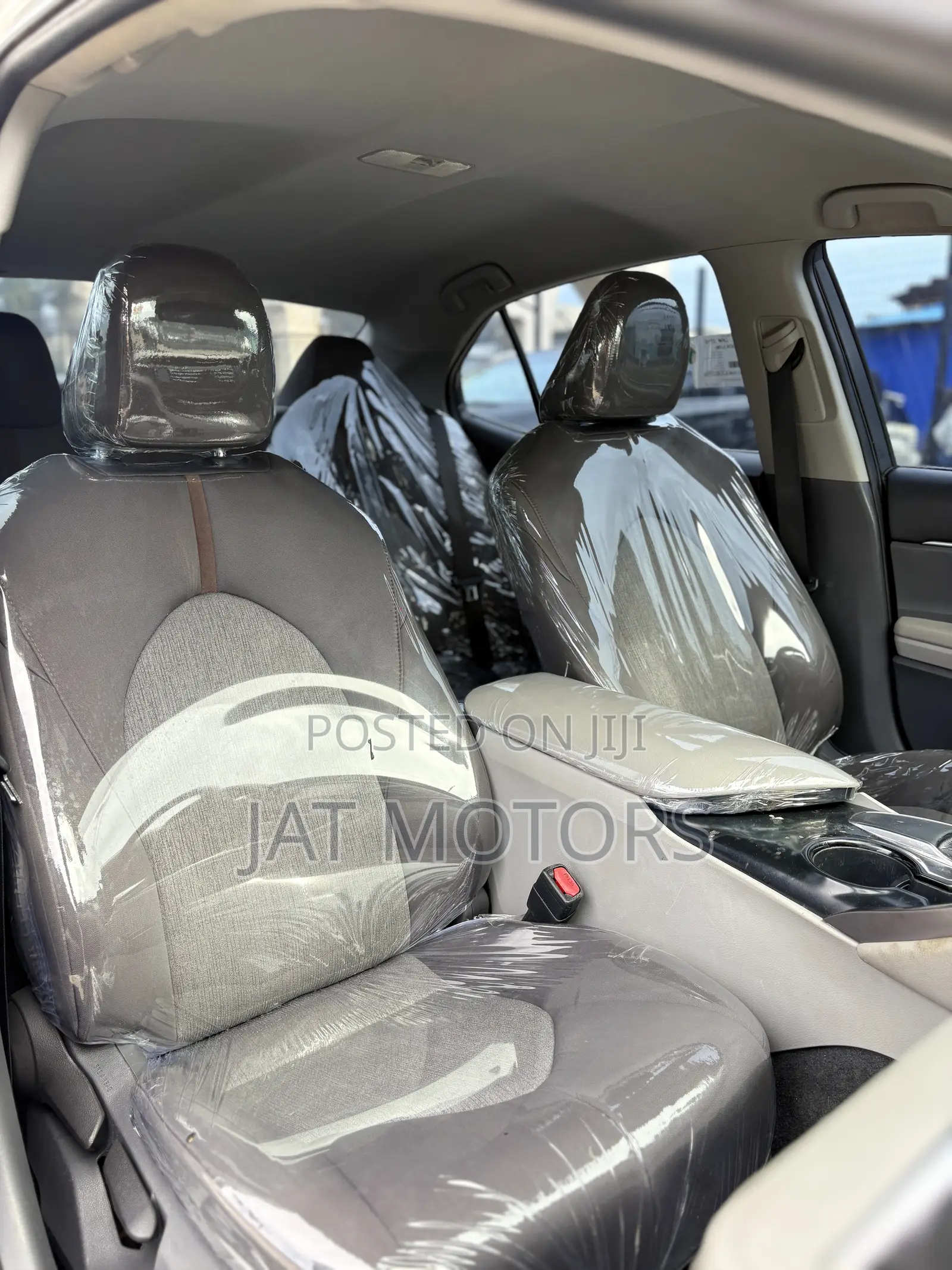 Toyota Camry LE FWD (2.5L 4cyl 8AM) 2018 White