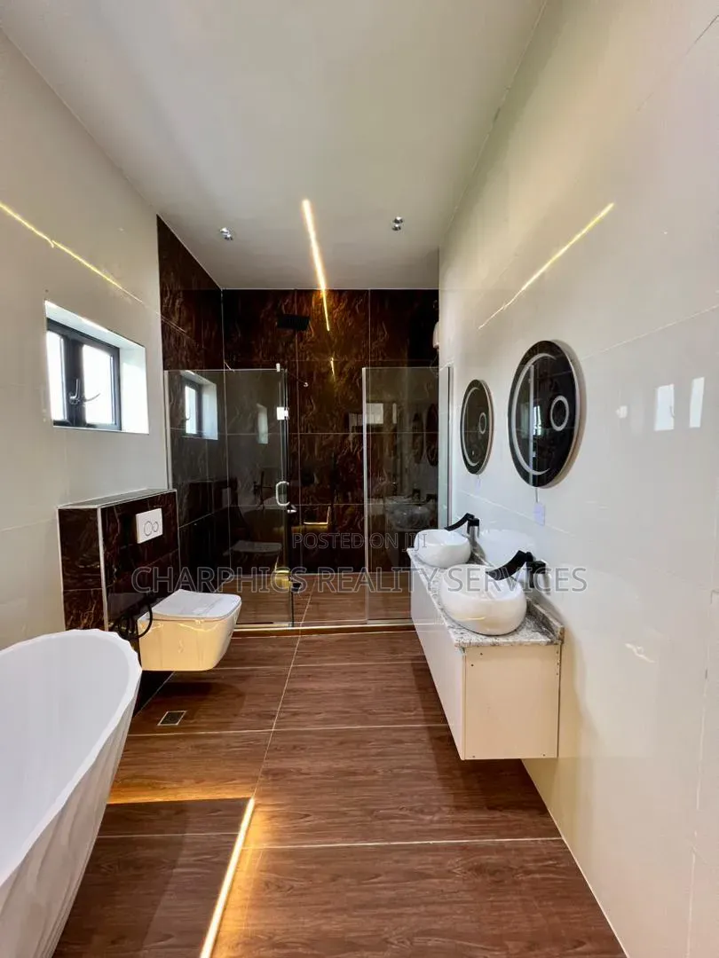 5bdrm Duplex in Off Lekki-Epe Expressway for sale