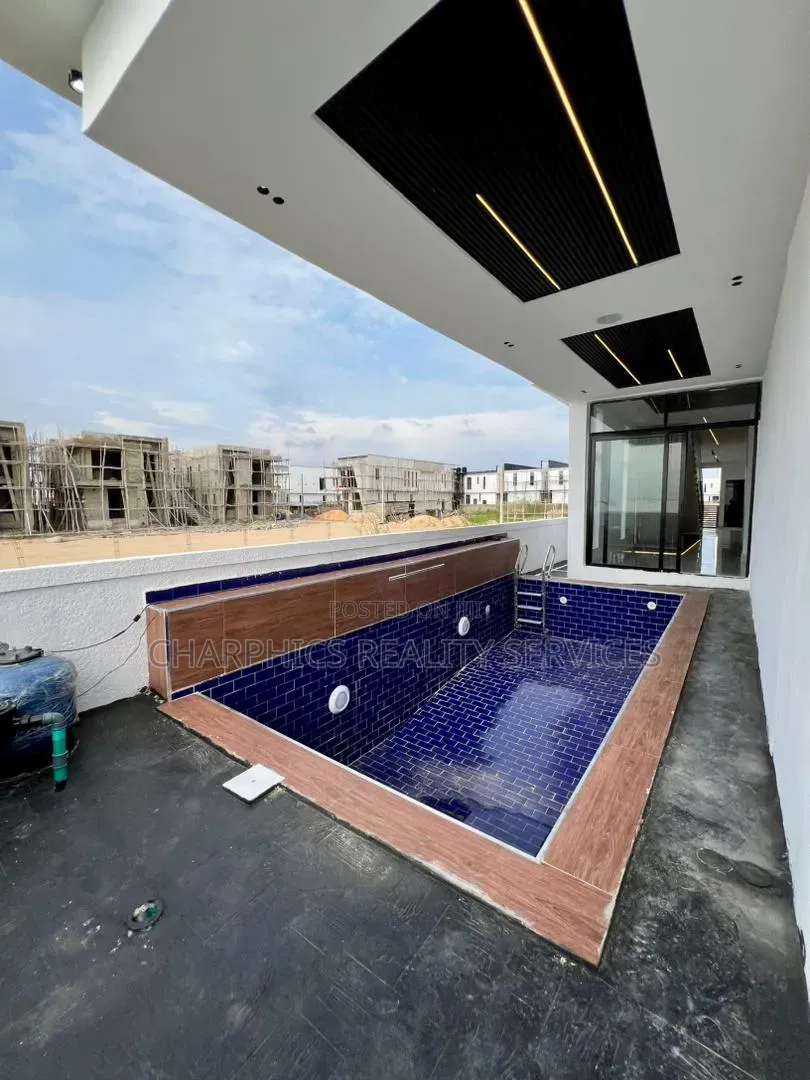 5bdrm Duplex in Off Lekki-Epe Expressway for sale