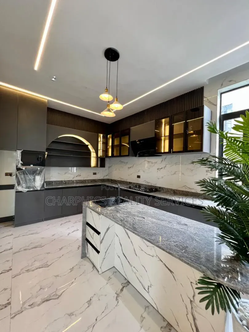 5bdrm Duplex in Off Lekki-Epe Expressway for sale
