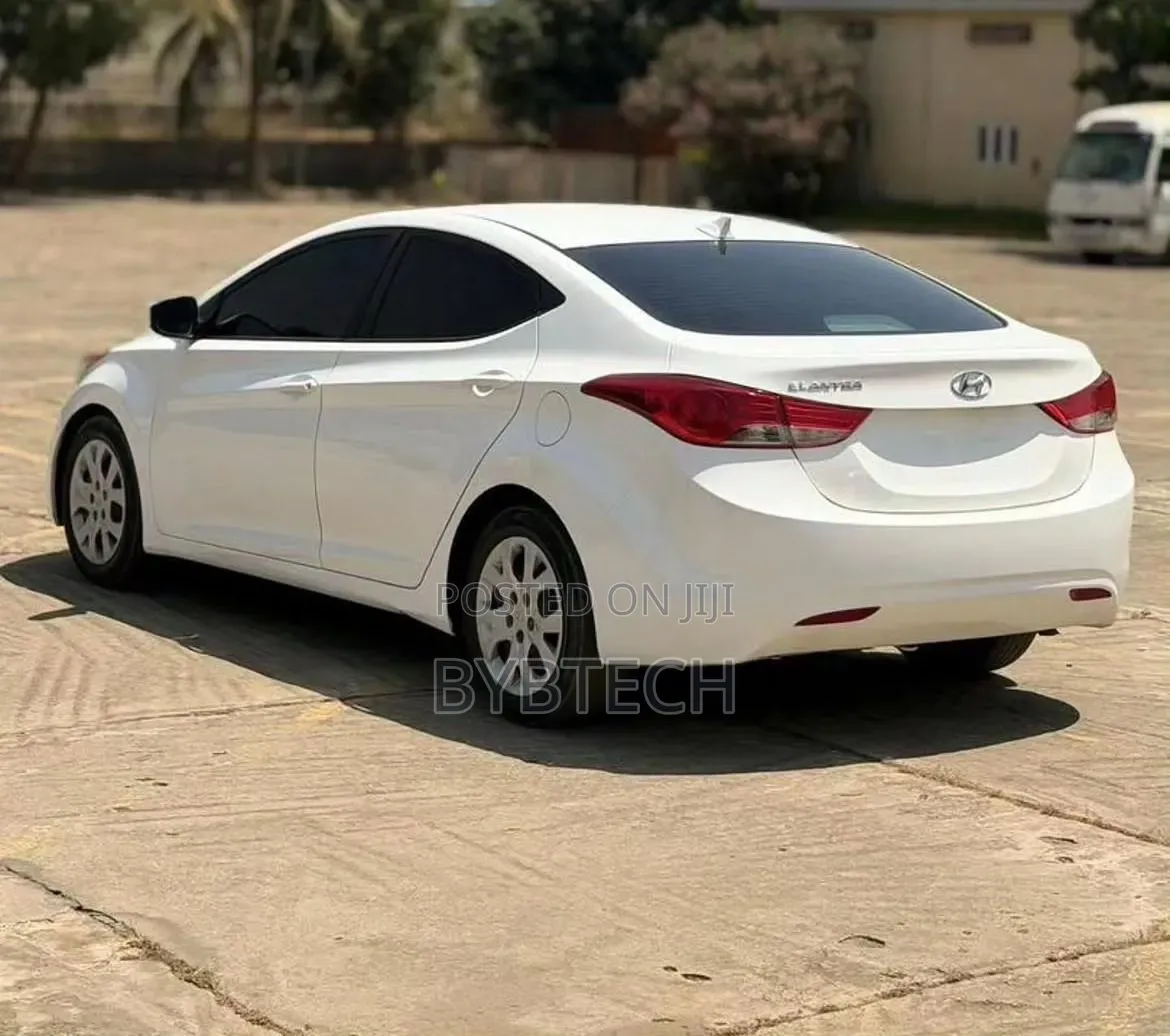 Hyundai Elantra 2013 White