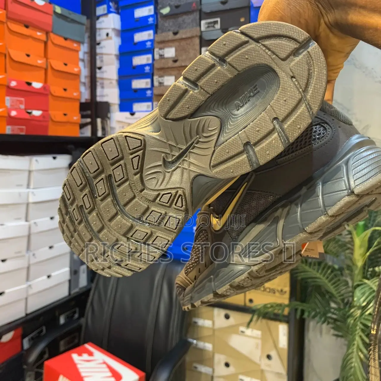 Nike V5 RNR Khaki Dark Grey Colorway Sneakers