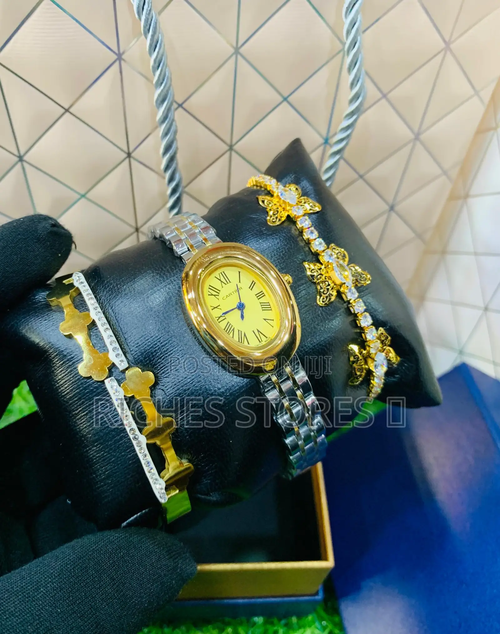 High Quality Ladies Chain Set Watch With Carrier Bag