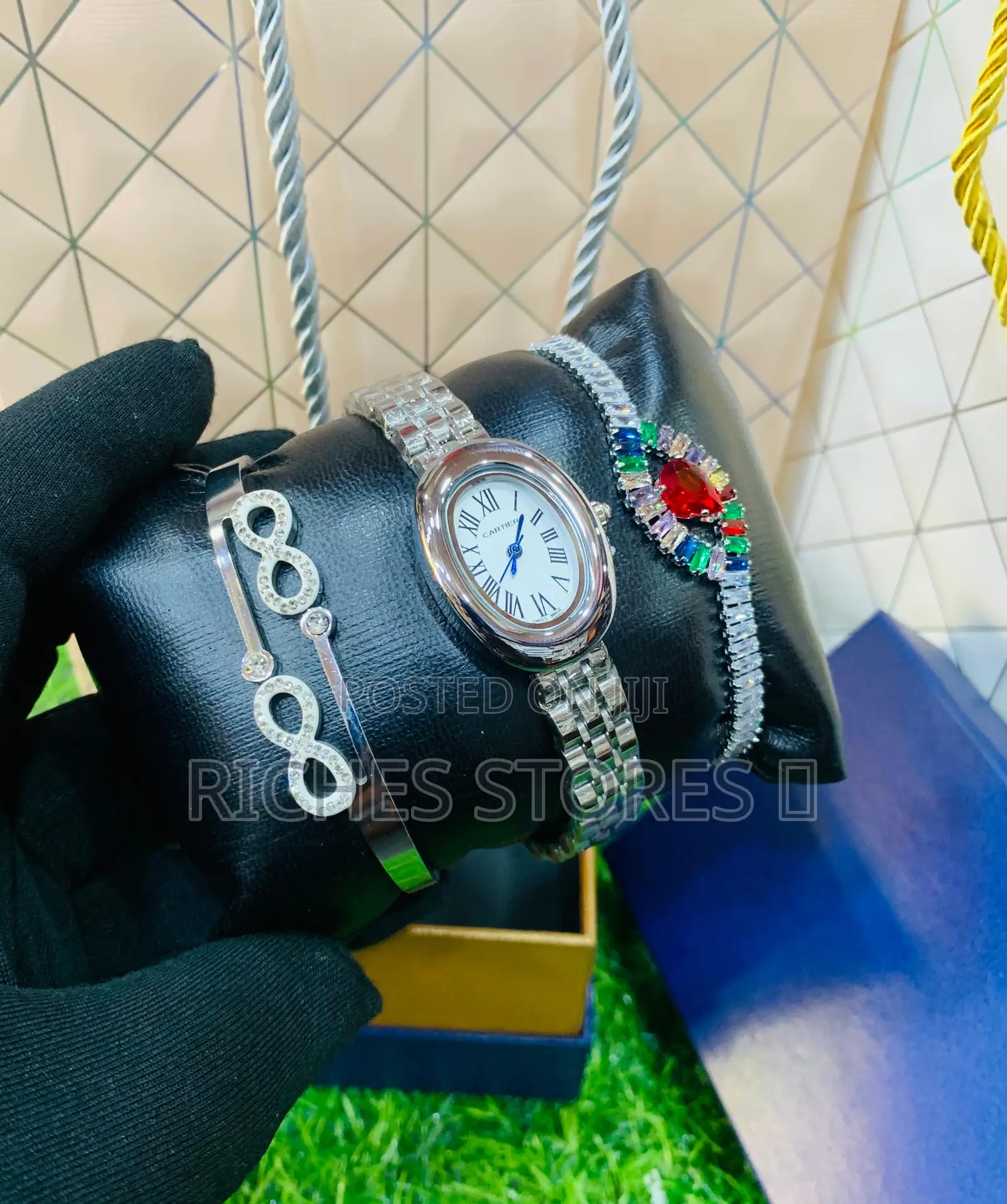 High Quality Ladies Chain Set Watch With Carrier Bag