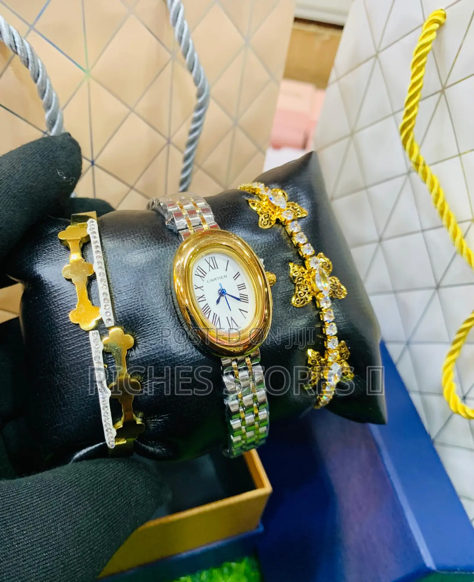 High Quality Ladies Chain Set Watch With Carrier Bag