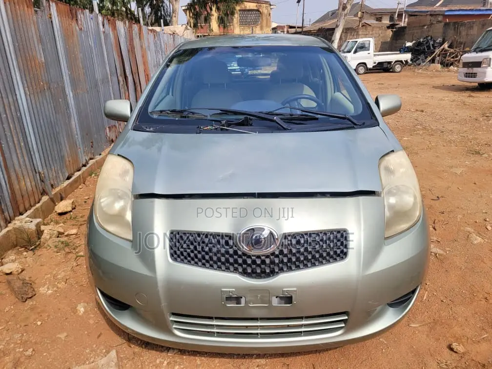 Toyota Yaris 2010 Silver