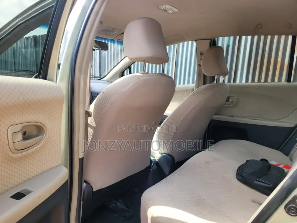 Toyota Yaris 2010 Silver