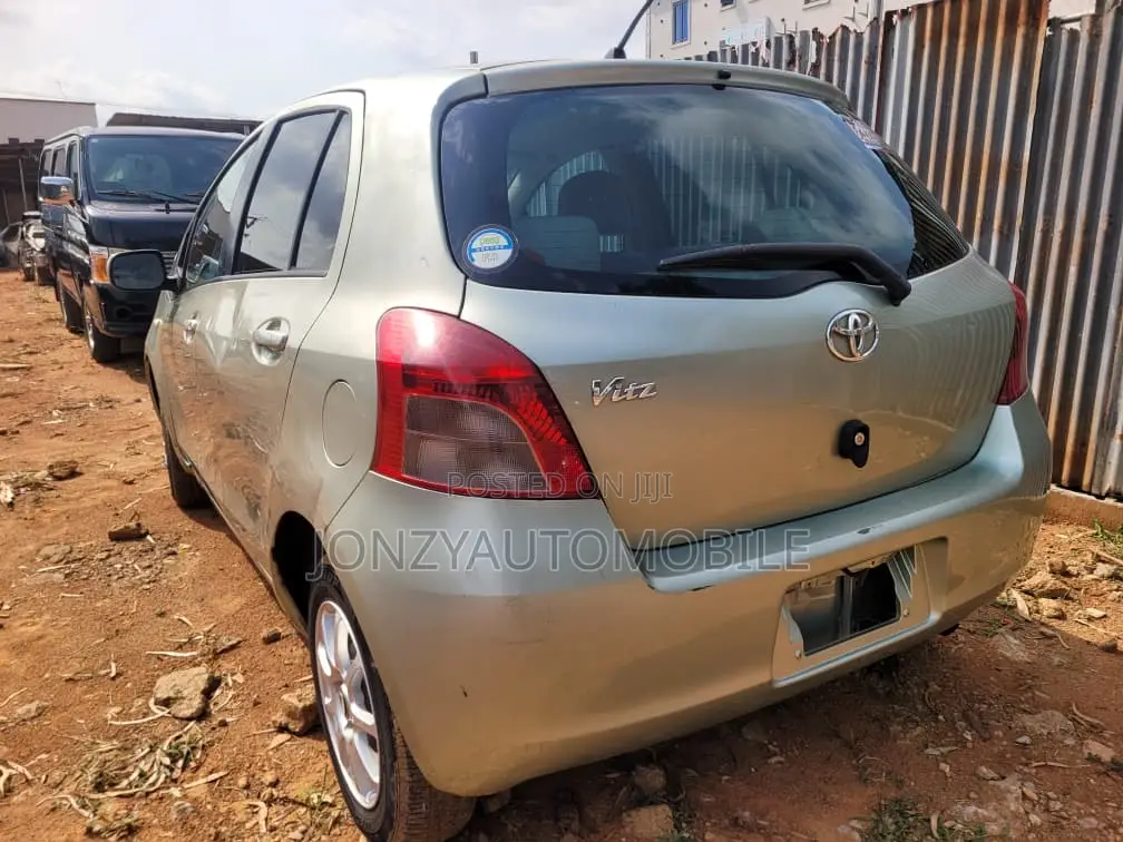 Toyota Yaris 2010 Silver