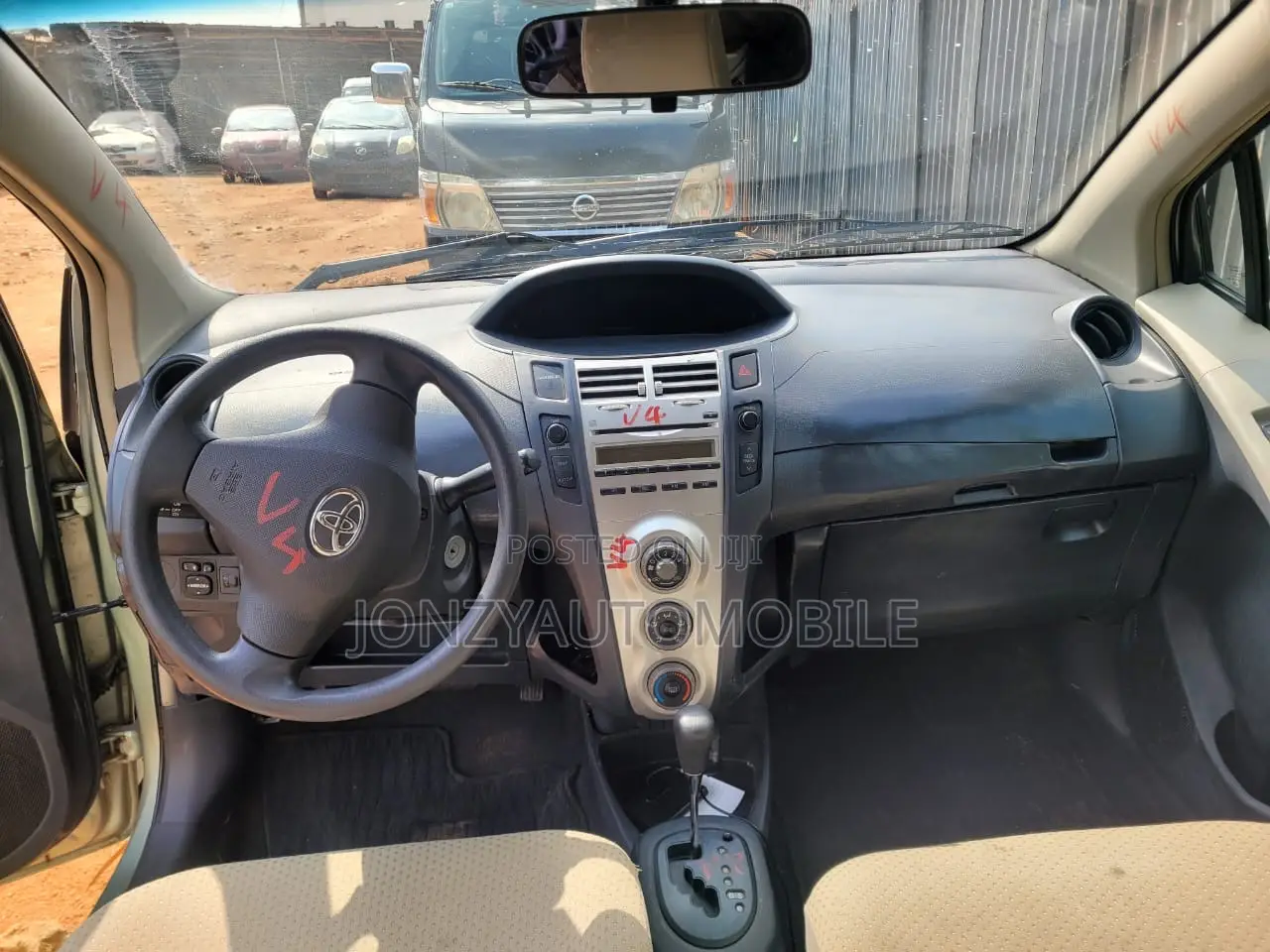 Toyota Yaris 2010 Silver