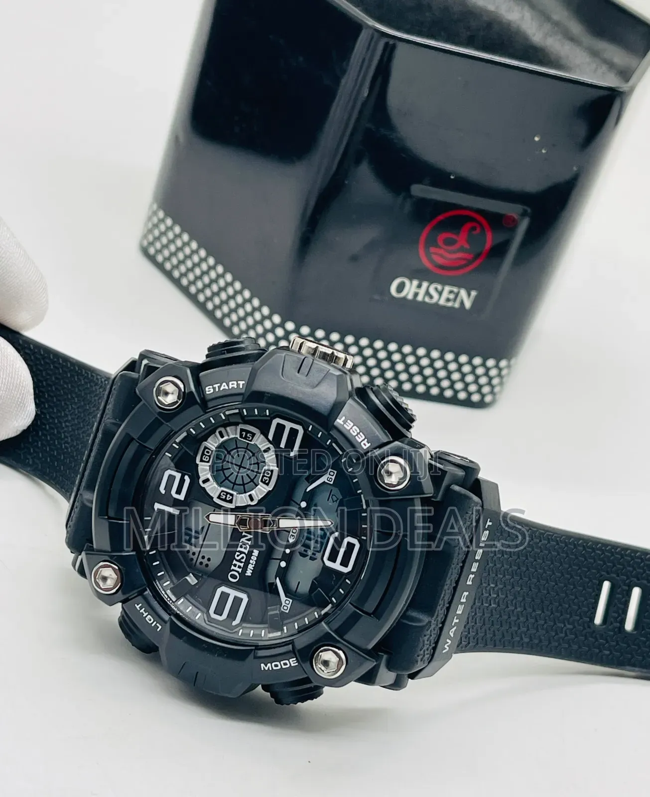 Rare Water Resistant Rubber Strap Men's Classic Wrist Watch