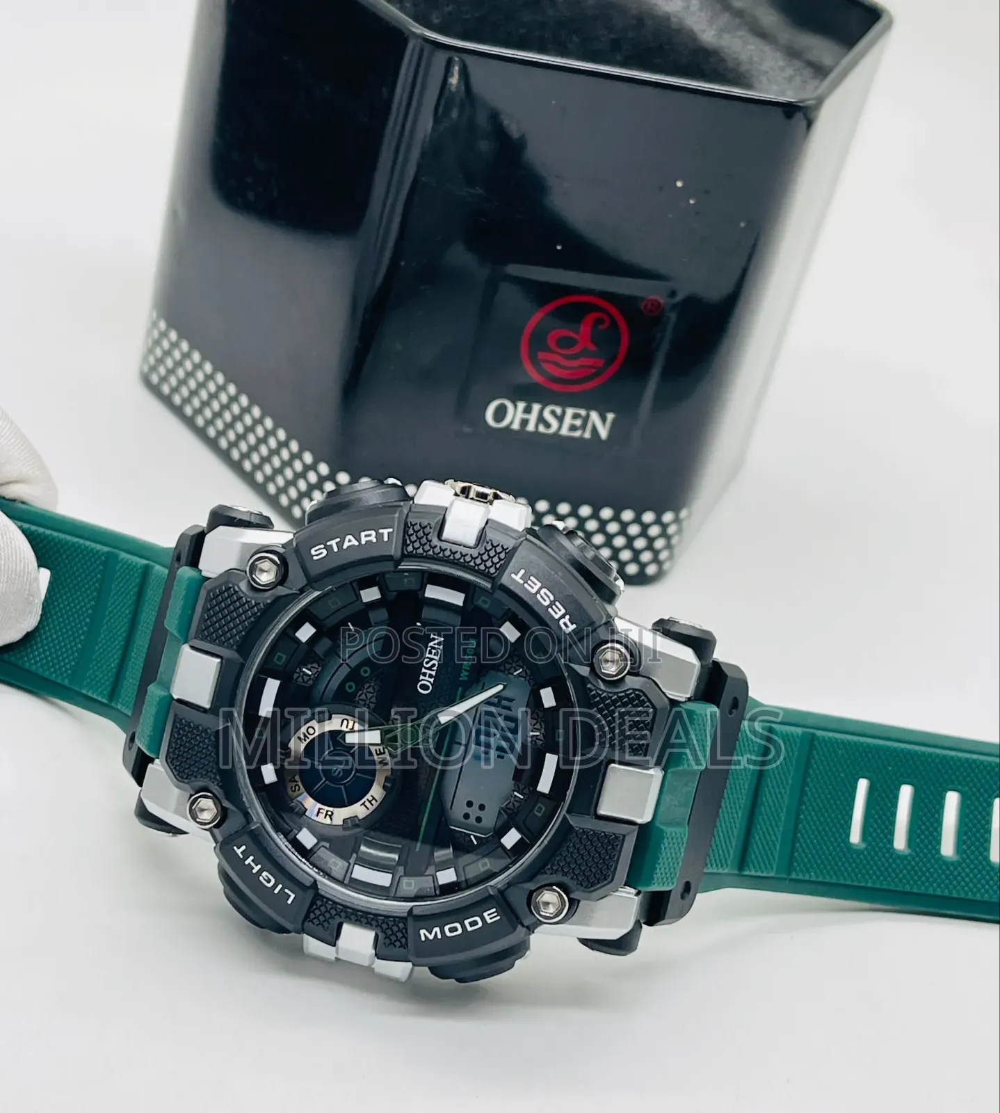 Rare Water Resistant Rubber Strap Men's Classic Wrist Watch
