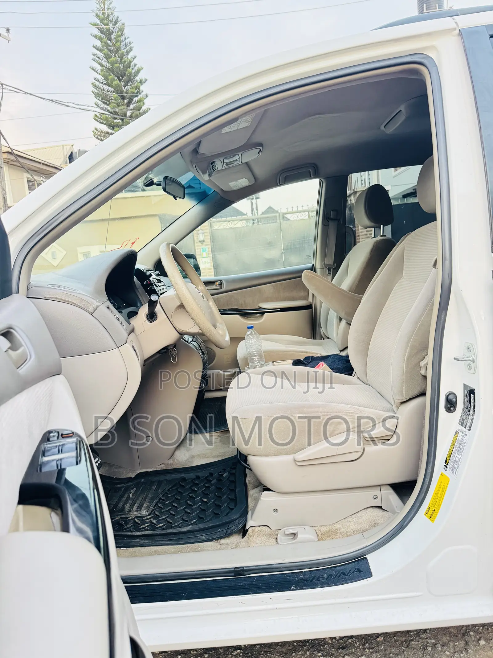 Toyota Sienna LE AWD 2005 White