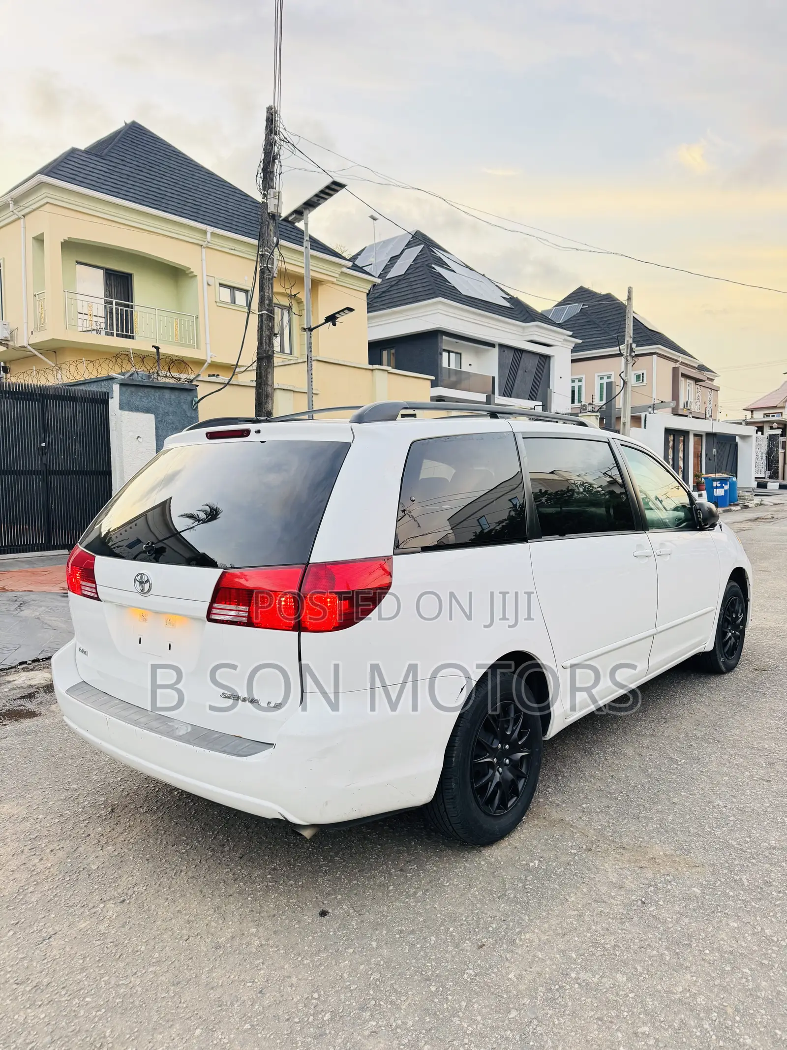 Toyota Sienna LE AWD 2005 White