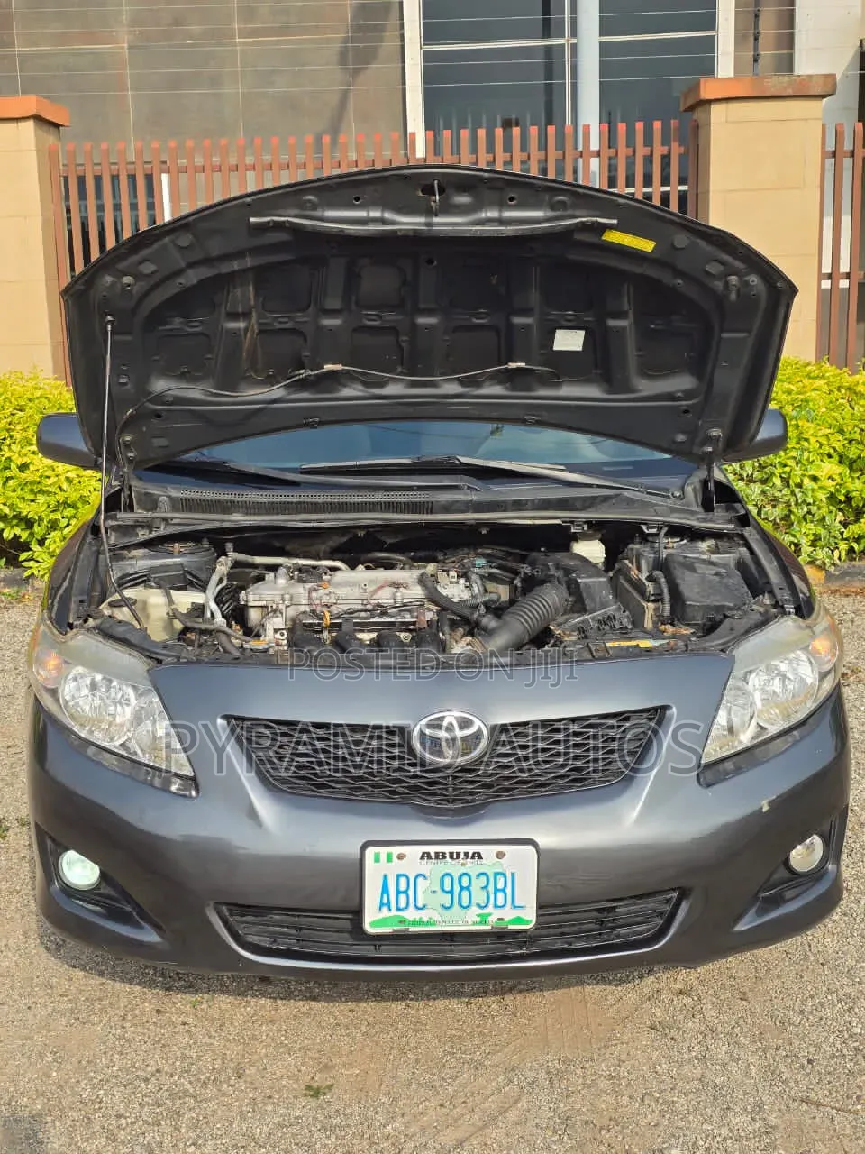 Toyota Corolla LE 4dr Sedan (1.8L 4cyl 4A) 2010 Gray