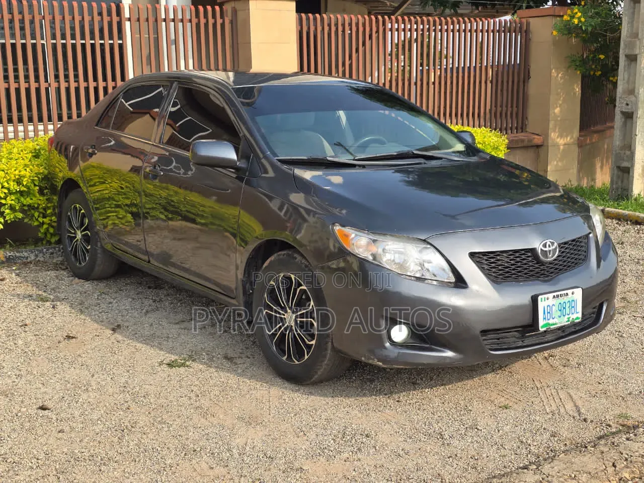 Toyota Corolla LE 4dr Sedan (1.8L 4cyl 4A) 2010 Gray