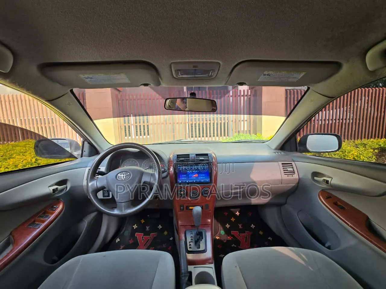 Toyota Corolla LE 4dr Sedan (1.8L 4cyl 4A) 2010 Gray