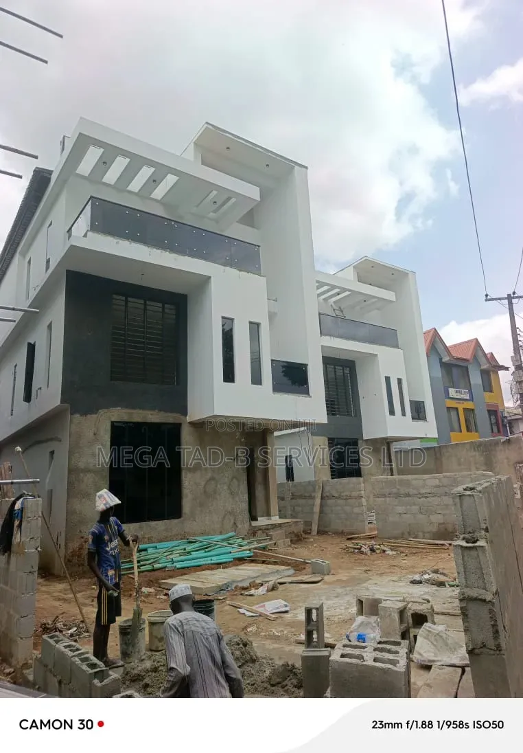 5bdrm Duplex in Ikeja Estate Adeniyi for sale