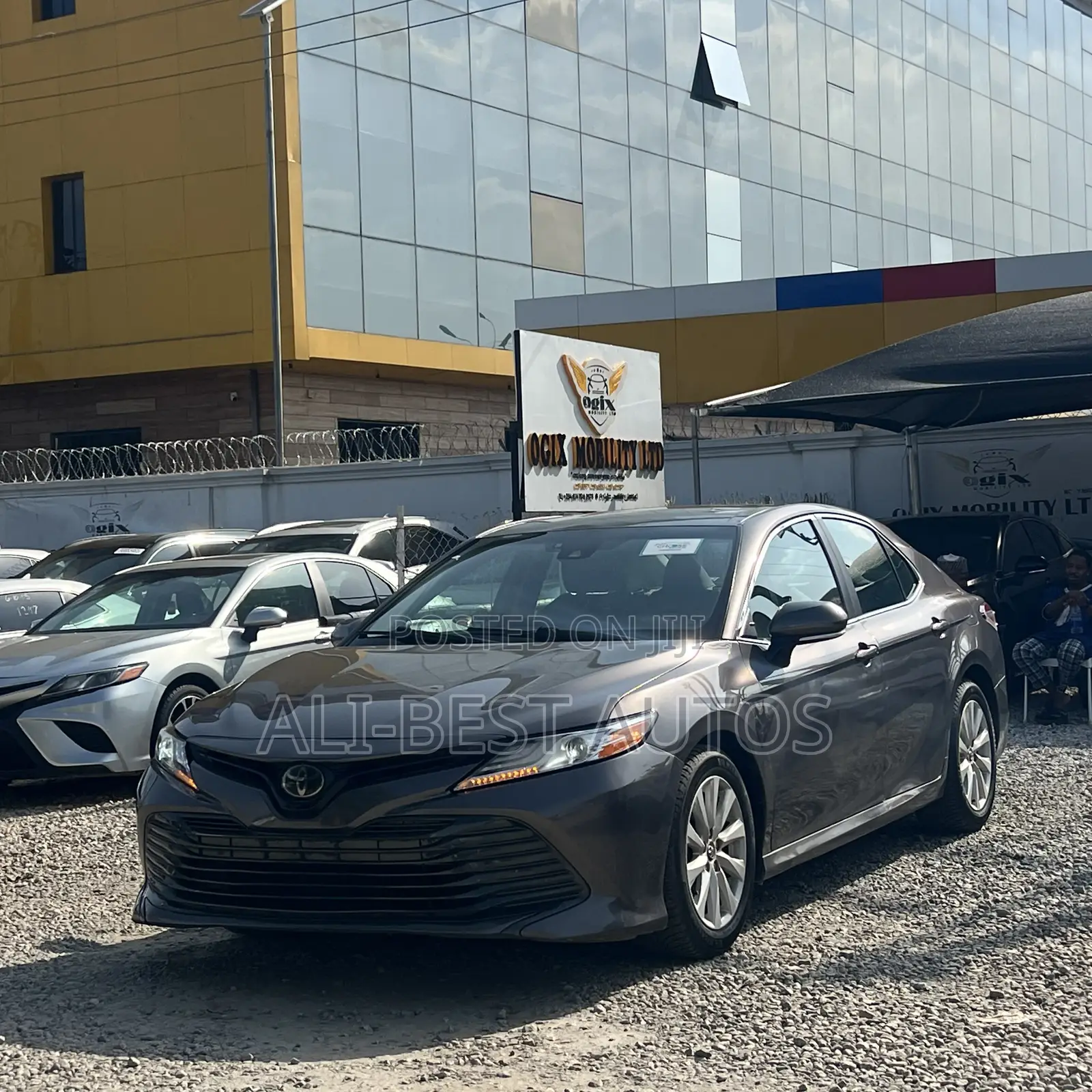 Toyota Camry L (2.5L 4cyl 8A) 2019 Gray