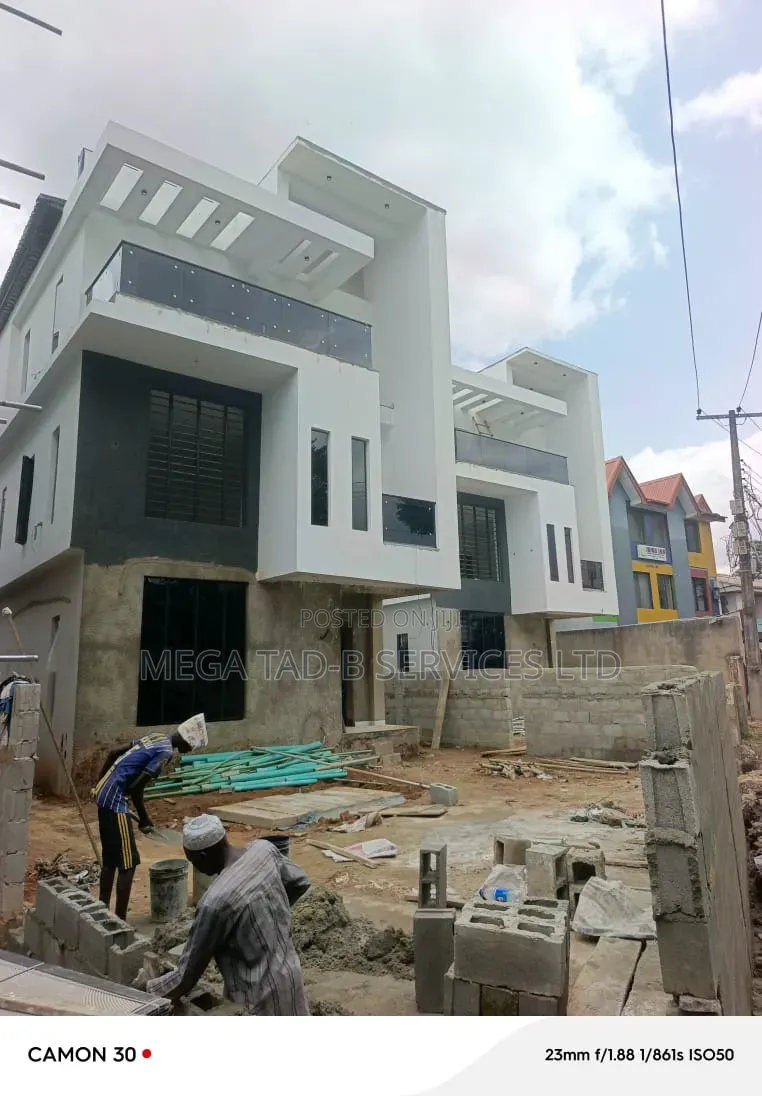5bdrm Duplex in Ikeja Estate Adeniyi for sale
