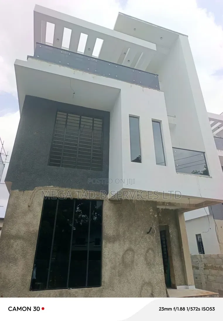 5bdrm Duplex in Ikeja Estate Adeniyi for sale