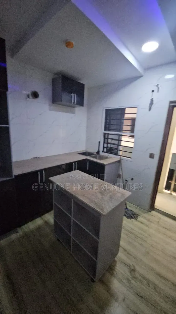 2bdrm Apartment in Lekki Phase One for sale