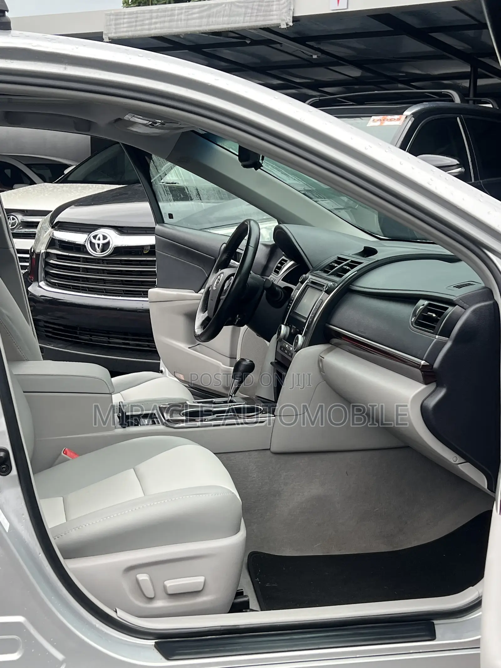 Toyota Camry XLE 4dr Sedan (3.5L 6cyl 6A) 2014 Silver