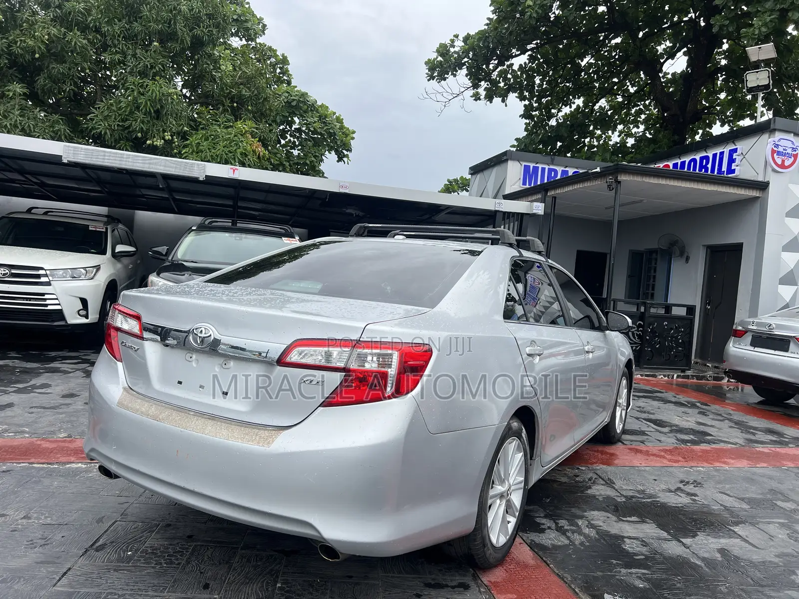 Toyota Camry XLE 4dr Sedan (3.5L 6cyl 6A) 2014 Silver