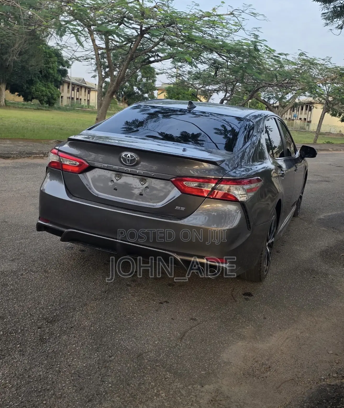 Toyota Camry SE FWD 2020 Gray