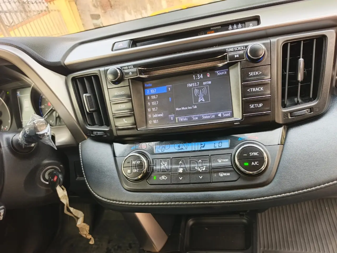 Toyota RAV4 XLE 4dr SUV (2.5L 4cyl 6A) 2018 Gray