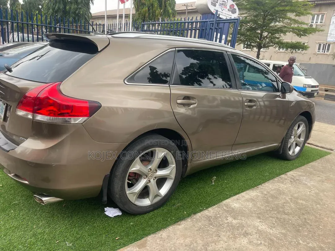 Toyota Venza V6 AWD 2010 Gold