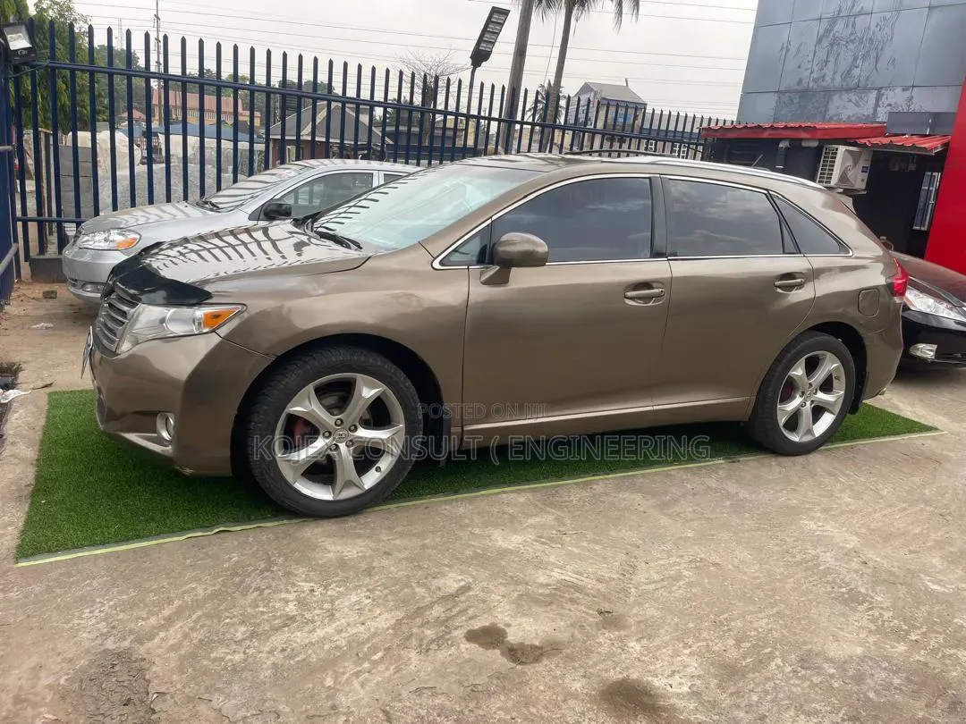Toyota Venza V6 AWD 2010 Gold