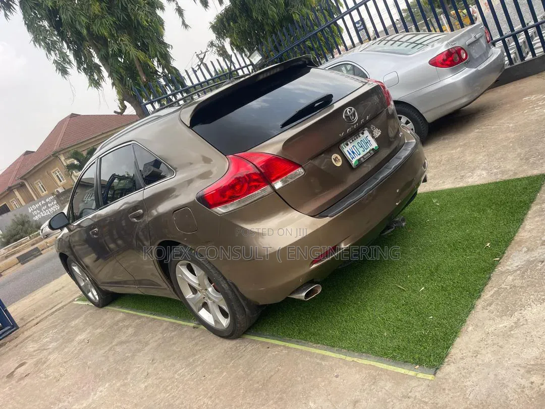 Toyota Venza V6 AWD 2010 Gold