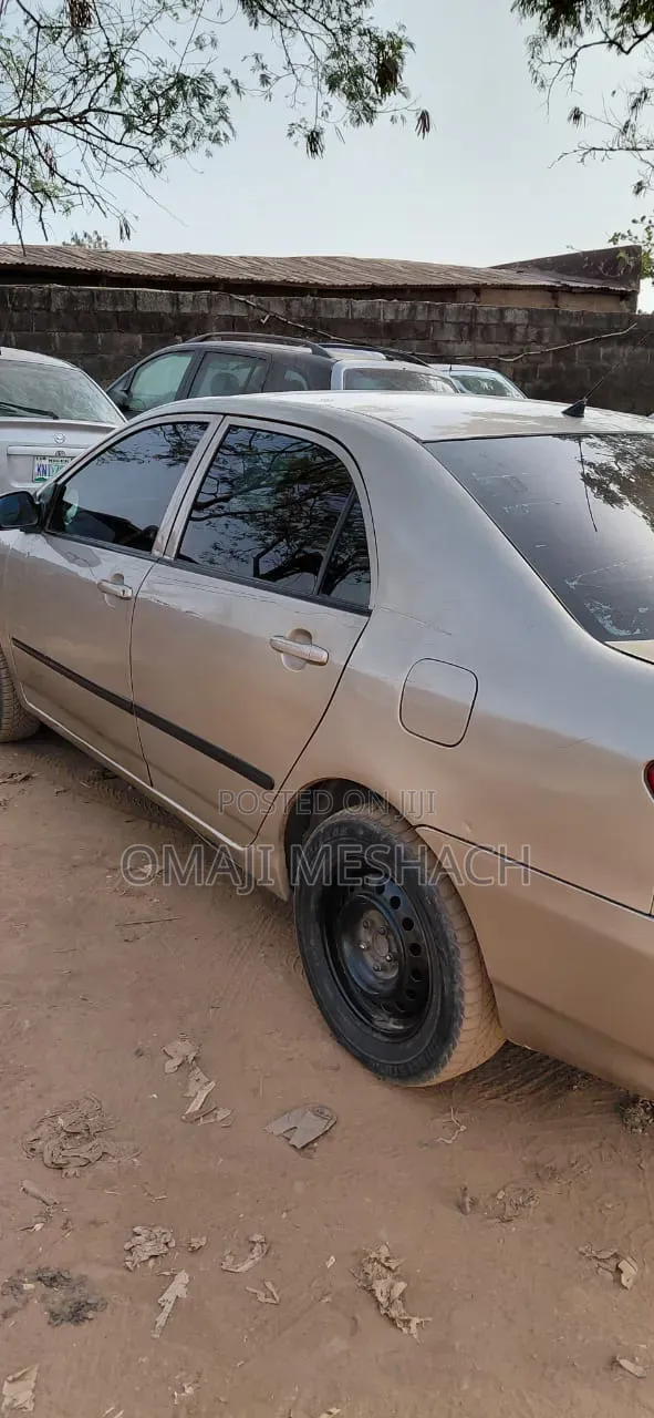 Toyota Corolla 2005 Gold